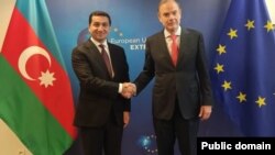 Hikmət Hacıyev və Enrike Mora (Mənbə: Azərbaycanın Avropa İttifaqı yanında nümayəndəliyi)