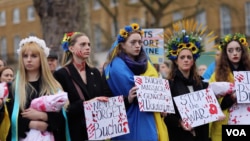 زنان اوکراینی معترض در لندن 