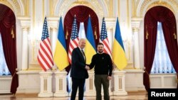 جو بایدن در کنار ولودیمیر زلنسکی