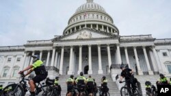 حضور ماموران پلیس در اطراف ساختمان کنگره آمریکا - ۳ مرداد ۱۴۰۳ 