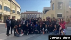 Diaspora Indonesia ikut hadir di Pasadena, California untuk menonton penampilan Putri Ariani di America's Got Talent (dok: Mollywood)