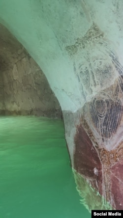 კავკასიძეების ციხის ეკლესია ჩაძირვამდე, წინასწარმეტყველის გამოსახულება საკურთხევლის სარკმელში, XII-XIII საუკუნე, ბუბა კუდავას ფოტო