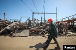 แฟ้มภาพ - โครงสร้างพื้นฐานด้านพลังงานแห่งหนึ่งในเขตปกครองคาร์คิฟถูกทำลายเสียหายโดยขีปนาวุธของรัสเซีย เมื่อ 10 เม.ย. 2567