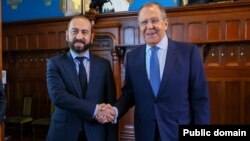 Sergey Lavrov və Ararat Mirzoyan (Mənbə Rusiya Xarici İşlər Nazirliyi)