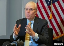 Utusan Khusus AS untuk Yaman, Tim Lenderking, saat diwawancarai di Amman, Jordan, 2 April 2022. (Foto: Jehad Shelbak/Reuters)