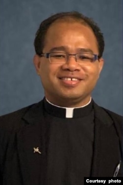 Romo Stanley Jawa SVD (dok. pribadi).