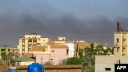 Конфликтот меѓу армијата и паравоената група расели стотици илјади луѓе.