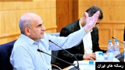 فرشاد مومنی