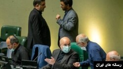 مجلس برای بررسی بازار پرتلاطم ارز جلسه غیرعلنی تشکیل داد.