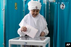 Poytaxt Ostonadagi saylov uchastkalaridan birida, 19-mart, 2023