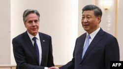 토니 블링컨(왼쪽) 미 국무장관과 시진핑 중국 국가주석이 19일 베이징 인민대회당에서 회동하고 있다. 