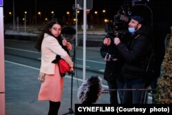 صحنه فیلمبرداری چمدان قرمز