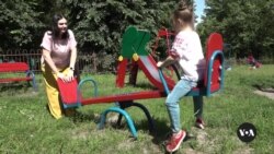 Homesick refugees risk return to Ukraine despite war