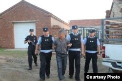 乌拉特前旗牧民因抗议矿企华拓矿业有限公司而遭到当地公安当局的逮捕 (牧民家属提供)