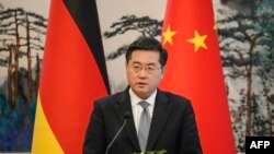 친강 중국 외교부장 겸 국무위원이 지난달 14일 베이징에서 독일과의 제6차 외교안보전략대화 직후 기자회견하고 있다. (자료사진)