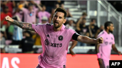 لیونل مسی در بازی چهارشنبه شب هم دو گل از سه گل تیمش را به ثمر رساند.