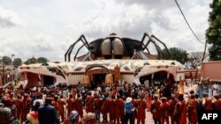 La cérémonie d'inauguration du nouveau musée des Rois Bamoun à Foumban, le 13 avril 2024. (Photo de Daniel Beloumou Olomo / AFP)