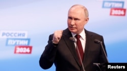 Некои Руси протестираат против неконкурентното гласање што меѓународните набљудувачи го отфрлија како неслободно или фер.