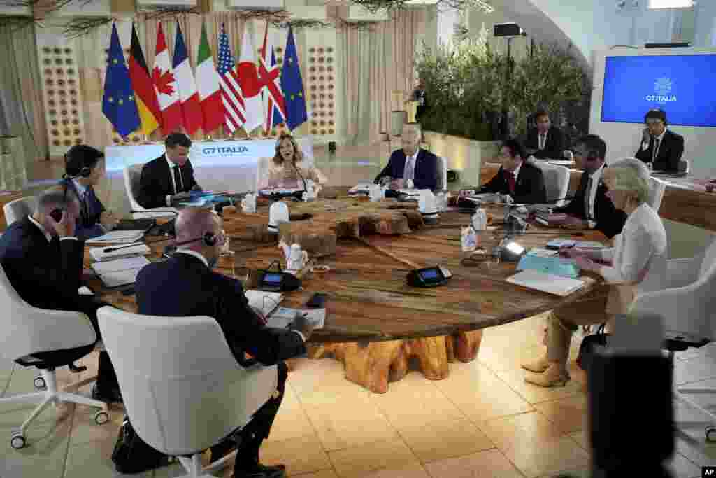 የመሪዎች ጉባኤ አስተናጋጅ ሃገሯ ጠቅላይ ሚኒስትር ጆርጂያ መሎኒ፣ በጉባዔው የመጀመሪያ ቀን በተካሄደው የክብ ጠረጴዛ ስብሰባ ላይ &nbsp;