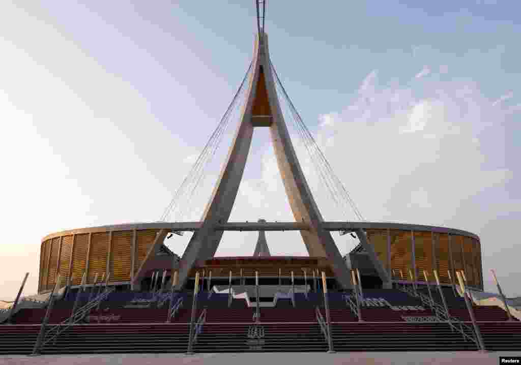 ទិដ្ឋភាពពហុកីឡដ្ឋានជាតិមរតកតេជោ ដែលមានការតុបតែងលម្អសម្រាប់ការប្រកួតកីឡាស៊ីហ្គេមលើកទី ៣២ ដែលប្រទេសកម្ពុជាធ្វើជាម្ចាស់ផ្ទះ កាលពីថ្ងៃទី ២ ខែឧសភា ឆ្នាំ ២០២៣។