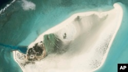 Foto satelit yang diabadikan oleh Planet Labs PBC menunjukkan Pulau Triton di Laut China Selatan, 20 Februari 2023. (Foto: Planet Labs PBC via AP)