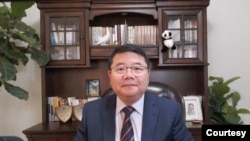 位于美国的时评人王剑