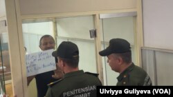 Tofiq Yaqublu məhkəmədə “Putinin Navalnını öldürdüyü kimi Əliyevin də planı məni həbsxanada öldürməkdir” şüarı qaldırıb