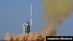 资料照片：2023年4月16日中国在甘肃酒泉卫星中心发射“风云三号G星”气象卫星。