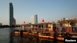 រូបឯកសារ៖ ទូកទេសចរណ៍​នៅ​ទន្លេ​ចៅប្រាយ៉ា ក្នុង​ទីក្រុង​បាងកក ប្រទេស​ថៃ កាលពី​ថ្ងៃទី៤ ខែកុម្ភៈ ឆ្នាំ២០២១។