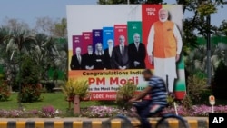 印度首都新德里的一块广告牌上显示印度总理莫迪是世界领导人中最受欢迎的人。印度政府利用其作为今年G20 峰会主办国的角色，发动了一场宣传攻势，强调印度在莫迪领导下影响力不断增强。（资料照片，2023 年 4 月 6 日）