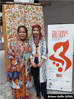 Leli Kuncoro, Direktur Eksekutif Srikandi Baltimore dan penanggung jawab acara, Nuri Auger. (Foto: VOA/Ariono Arifin)