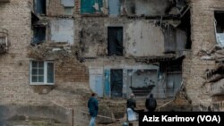 Bangunan hancur di Kharkiv, Ukraina. Menteri Luar Negeri Jerman Annalena Baerbock, Jumat (14/4), mendesak Beijing untuk meminta Rusia menghentikan perang di Ukraina. (Foto: VOA)