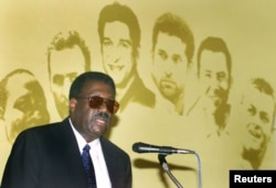 পশ্চিমবঙ্গের গ্রামের স্কুলের হীরক জয়ন্তী বর্ষের উদযাপনে ক্যারিবিয়ান ক্রিকেট কিংবদন্তি ক্লাইভ লয়েড।