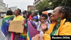 La Cour avait été saisie par des militants des droits humains, deux professeurs de droit et deux parlementaires du Mouvement de résistance nationale, le parti au pouvoir.