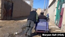  تبعیض و بی تفاوتی نسبت به افراد دارای معلولیت یکی دیگر از مشکلات است که باعث انزوا و اعتماد به نفس پایین این افراد می‌شود و می‌تواند روابط آنها را تحت تاثیر قرار دهد.