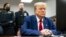 Ansyen Prezidan Donald Trump nan tribinal Manhattan anvan komansman pwose kriminel li a, 30 Avril, 2024. 