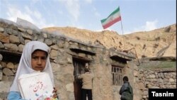 İranda bir kənd məktəbi