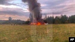 រូបថត​ដែល​ផ្សាយ​ដោយ Ostorozhno Novosti កាល​ពី​ថ្ងៃ​ទី​២៣ ខែ​សីហា​ ឆ្នាំ២០២៣ បង្ហាញ​កន្លែង​ដែល​យន្តហោះ​ឯកជន​បាន​ធ្លាក់​នៅ​ជិត​ទី​ក្រុង Kuzhenkino ប្រទេស​រុស្ស៊ី។ ទីភ្នាក់ងារ​អាកាសចរណ៍​រុស្ស៊ី​ថា មេដឹកនាំ​ទាហាន​ស៊ីឈ្នួល​រុស្ស៊ី​លោក Yevgeny Prigozhin ជិះ​លើ​យន្តហោះ​ដែល​ធ្លាក់​នេះ។