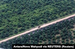 Perkebunan kelapa sawit di Kabupaten Musi Banyuasin, Sumatra Selatan, 2 Agustus 2016. (Foto: Ilustrasi/Antara/Nova Wahyudi via REUTERS)