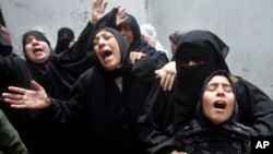 عزاداران فلسطینی که اعضای خانواده و نزدیکان شان در حملات اسراییل در نوار غزه از دست داده اند