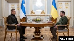 3일 크이우를 방문한 알렉산데르 스투브 핀란드 대통령과 볼로디미르 젤렌스키 우크라이나 대통령이 회담을 갖고 있다.