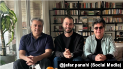 توماج صالحی در کنار جعفر پناهی و محمد رسول‌اف