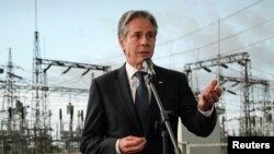 29일 몰도바를 방문한 토니 블링컨 미국 국무장관이 마이아 산두 몰도바 대통령과 면담한 뒤 기자회견을 갖고 있다.