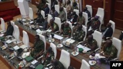 Le Comité des chefs d'état-major de la Communauté économique des États de l'Afrique de l'Ouest (Cédéao) alors qu'ils délibèrent à Abuja, au Nigeria, sur les troubles politiques au Niger, le 2 août 2023.