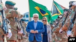 Rais wa Brazil Luiz Inacio Lula da Silva na mkewe Rosangela da Silva walipowasili Afrika ya Kusini Agosti 21 2023.