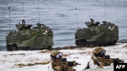 Тие се дел од најголемата артилериска вежба на НАТО одржана некогаш во Европа, наречена „Динамички фронт 25“, која вклучува и вежби во Естонија, Германија, Романија и Полска во кои учествуваат вкупно околу 5.000 војници.