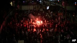 People protest against Israeli Prime Minister Benjamin Netanyahu's government and call for the release of hostages held in the Gaza Strip by the Hamas militant group in Tel Aviv, Israel, April 27, 2024.