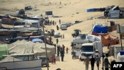 在加沙地带拉法城帐篷中居住的巴勒斯坦难民。 （2024年5月31日）