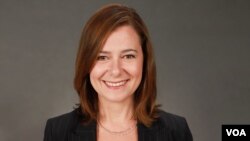 یولاندا لوپز، کفیل سرپرست کل صدای آمریکا و روزنامه‌نگار برنده سه جایزه امی