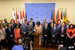 토머스-그린필드 유엔주재 미국대사가 지난해 8월17일 뉴욕 유엔본부에서 북한 인권 관련 안보리 공개회의가 끝난 후 열린 기자회견에서 발언하고 있다. (자료사진)